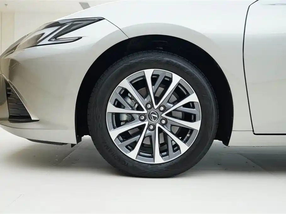 Lexus ES 2025 200 Prestige Edition