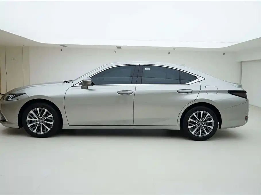Lexus ES 2025 200 Prestige Edition