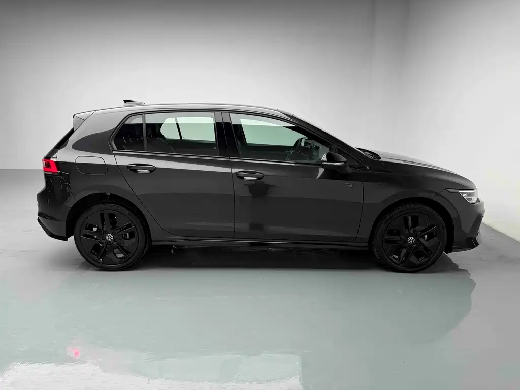 2025 Golf R-Line 300TSI