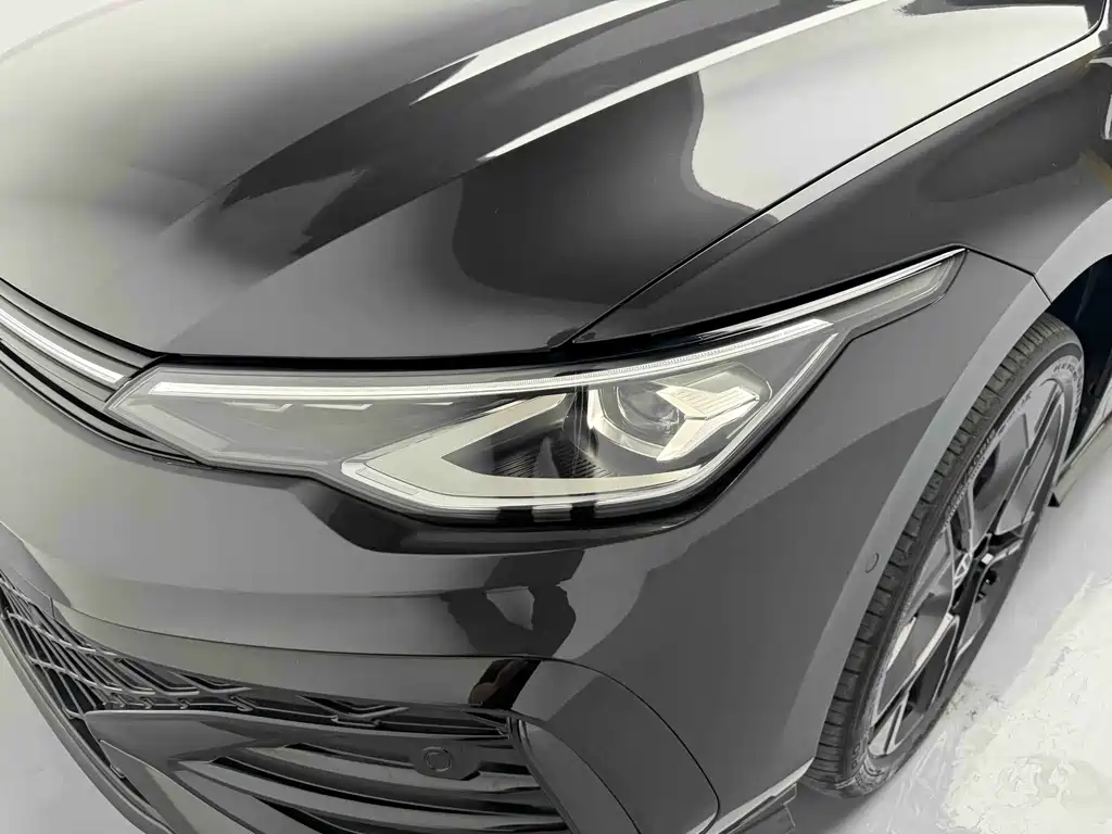 2025 Golf R-Line 300TSI