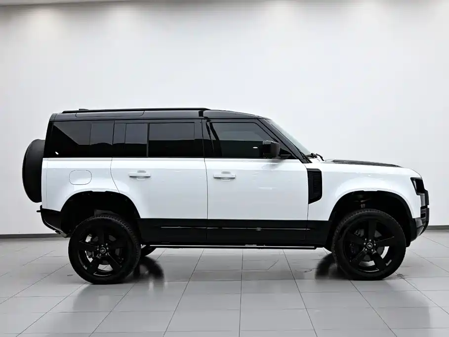 Land Rover Defender 2025 110 3.0T P400 X-Dynamic HSE