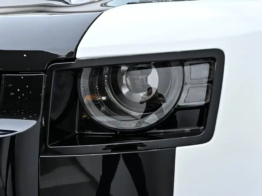 Land Rover Defender 2025 110 3.0T P400 X-Dynamic HSE