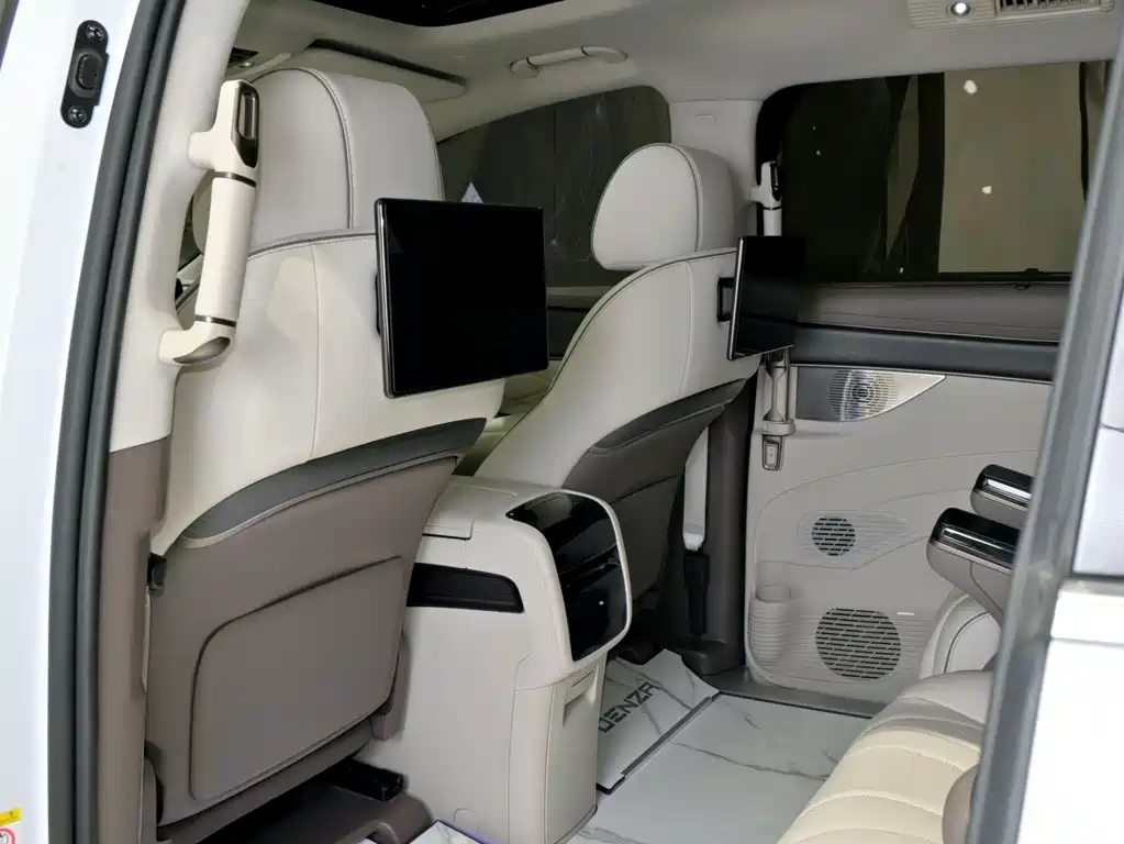 Tengri D9 2022 DM-i 970 All-Wheel Drive Prestige Edition
