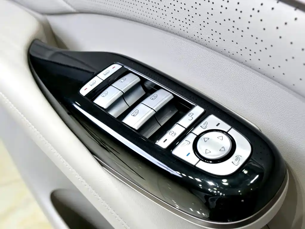 Tengri D9 2022 DM-i 970 All-Wheel Drive Prestige Edition