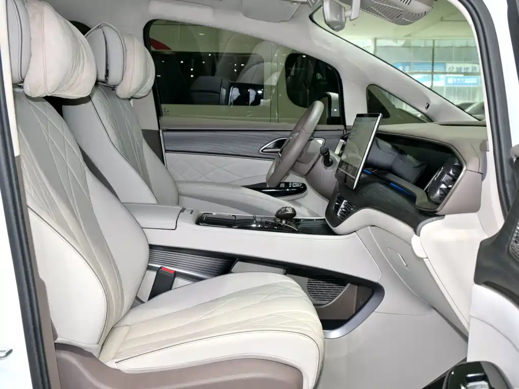 Tengri D9 2022 DM-i 970 All-Wheel Drive Prestige Edition