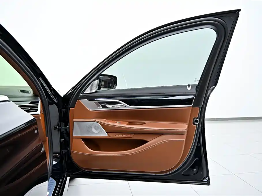 BMW 7 Series 2018 740Li xDrive Luxury Edition M Sport Package