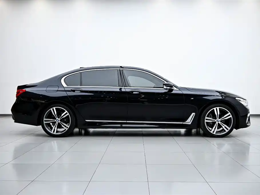 BMW 7 Series 2018 740Li xDrive Luxury Edition M Sport Package