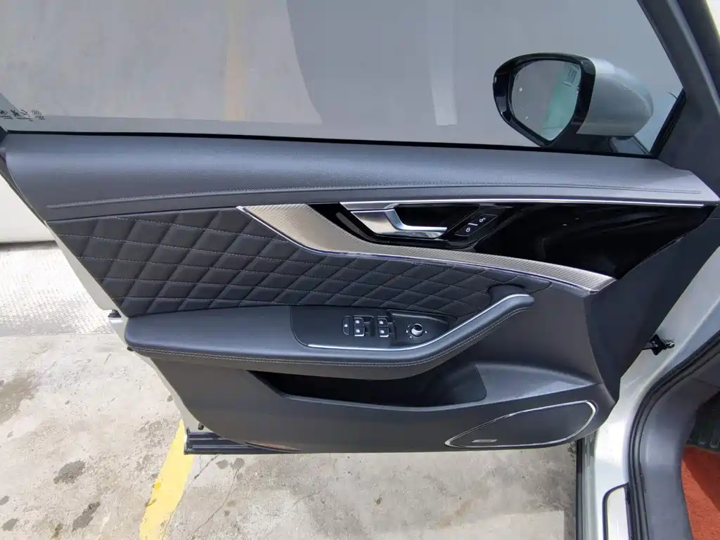 Hongqi HS5 2019 Model 2.0T Zhilian Qixiang 4WD Edition