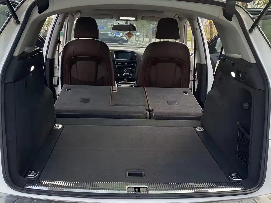 Audi Q5 2016 model Comfort Edition