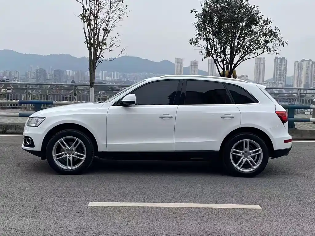 Audi Q5 2016 model Comfort Edition