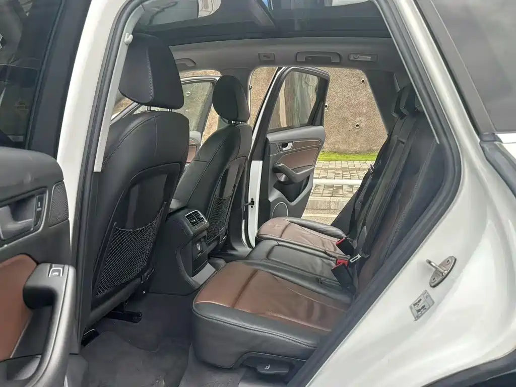 Audi Q5 2016 model Comfort Edition