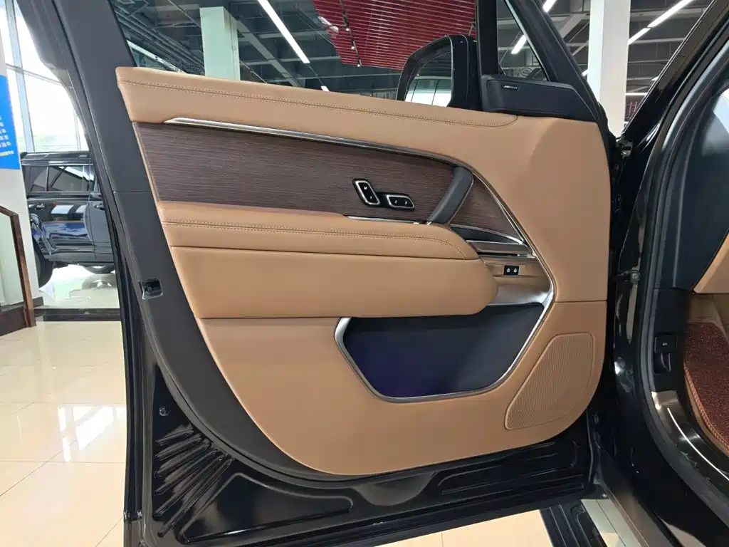 Range Rover 2025 Edition 3.0 L6 400PS Grand Extended Version
