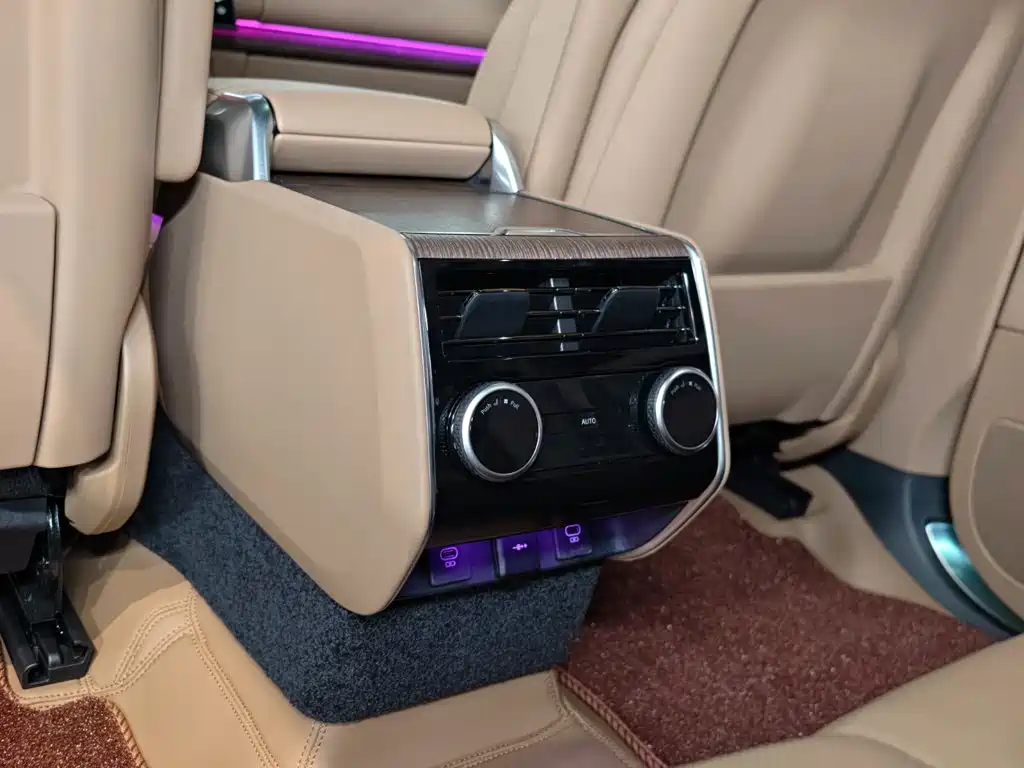 Range Rover 2025 Edition 3.0 L6 400PS Grand Extended Version