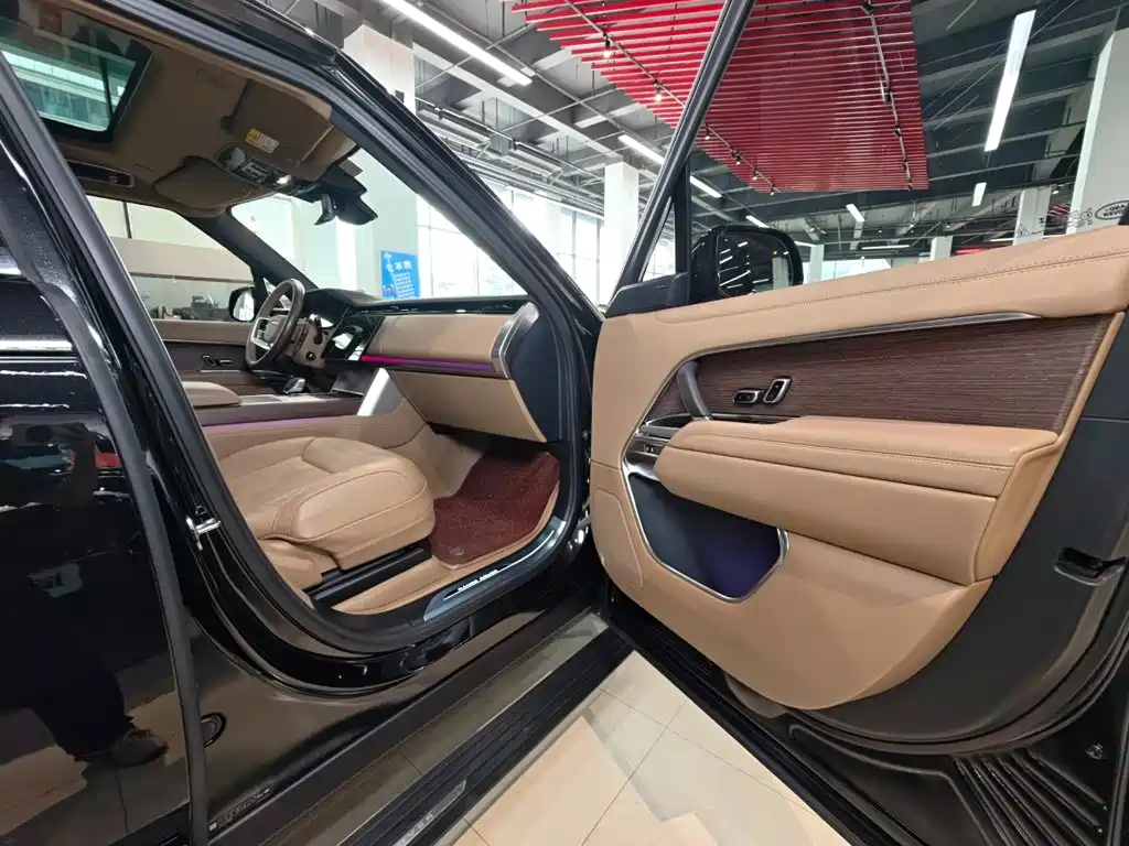 Range Rover 2025 Edition 3.0 L6 400PS Grand Extended Version