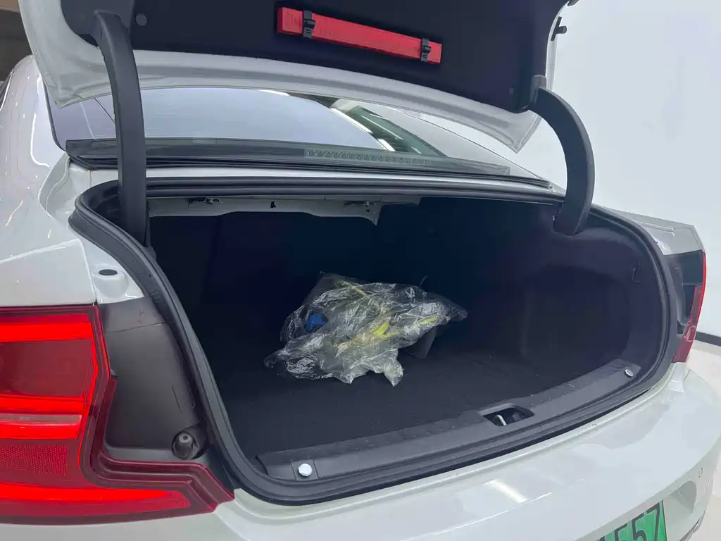 Volvo S90 Plug-in Hybrid 2020 T8 E-AWD Intelligent Luxury Edition