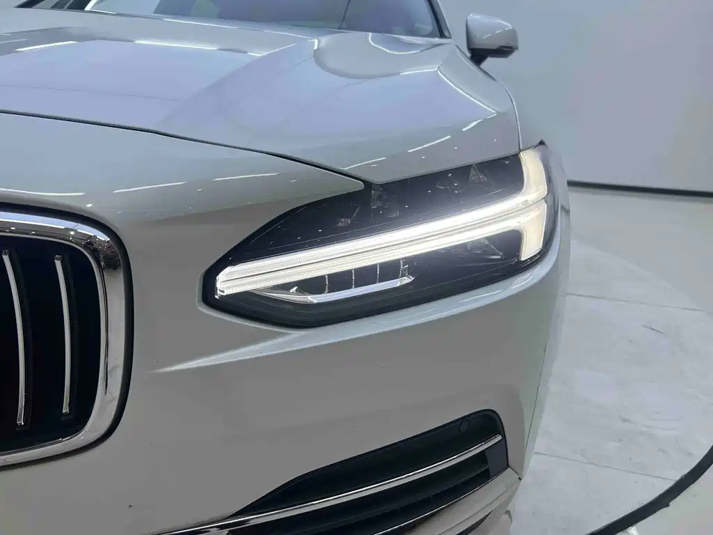 Volvo S90 Plug-in Hybrid 2020 T8 E-AWD Intelligent Luxury Edition