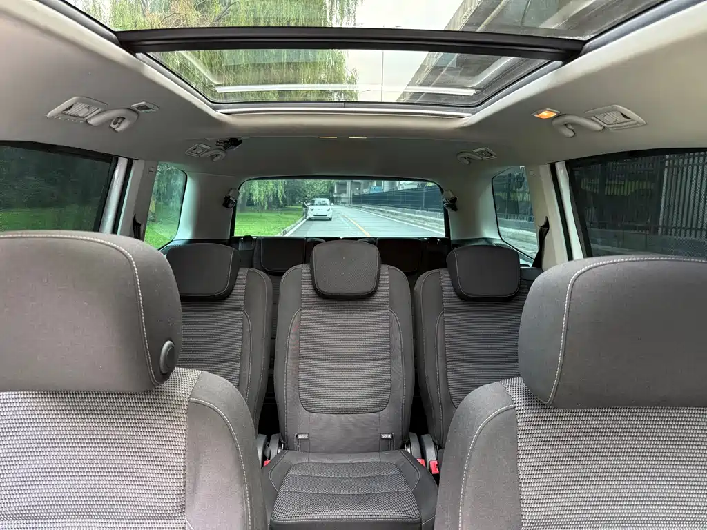 Shangri-La 2016 380TSI Comfort Edition 7-seater