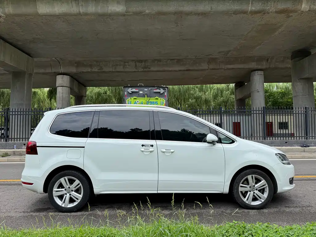 Shangri-La 2016 380TSI Comfort Edition 7-seater
