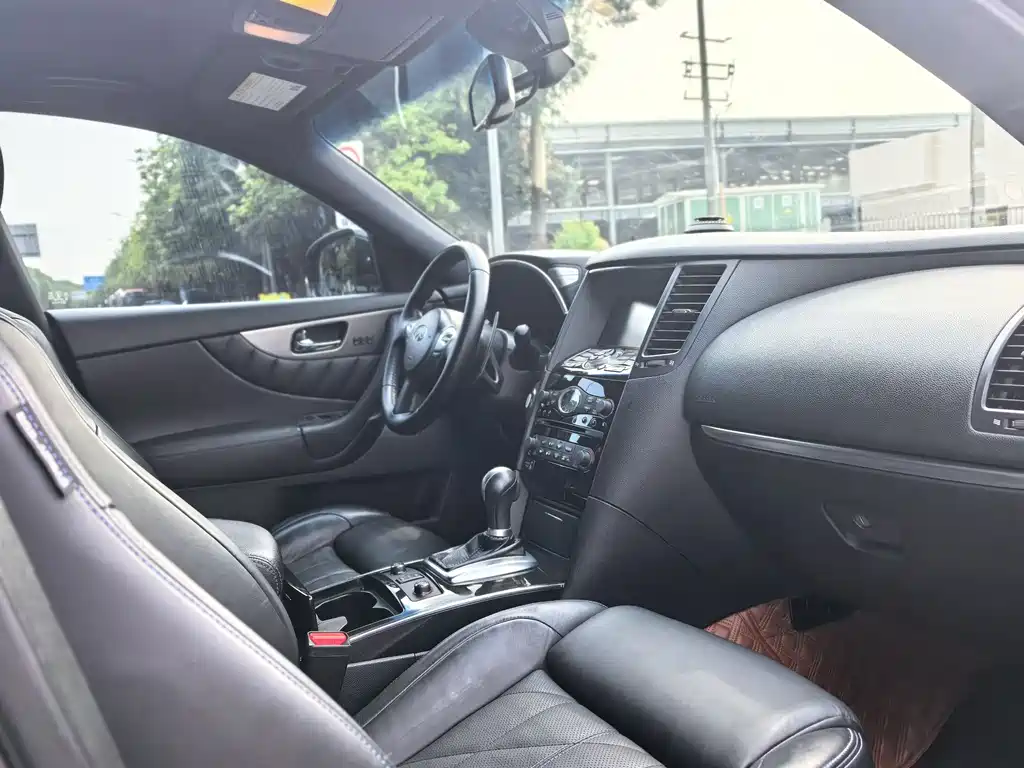 Infiniti QX70 2015 3.7L Absolute Edition