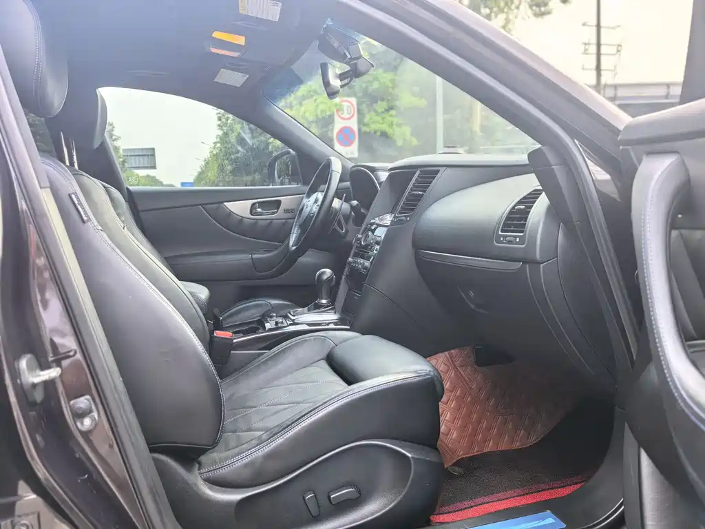 Infiniti QX70 2015 3.7L Absolute Edition