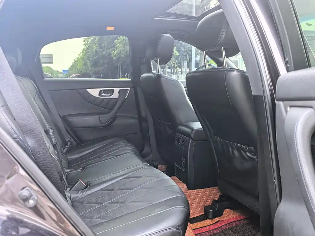 Infiniti QX70 2015 3.7L Absolute Edition