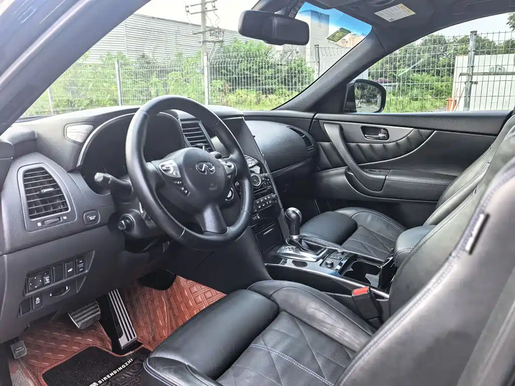 Infiniti QX70 2015 3.7L Absolute Edition