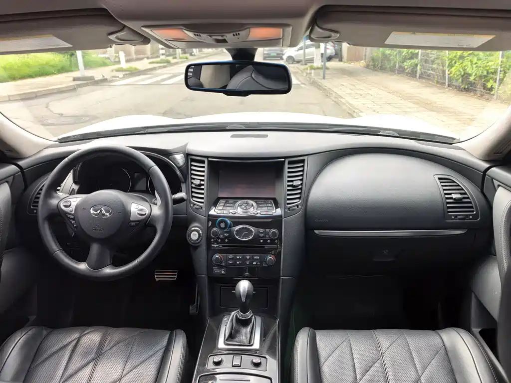 Infiniti QX70 2013 3.7L Standard Edition