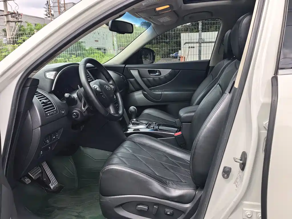 Infiniti QX70 2013 3.7L Standard Edition