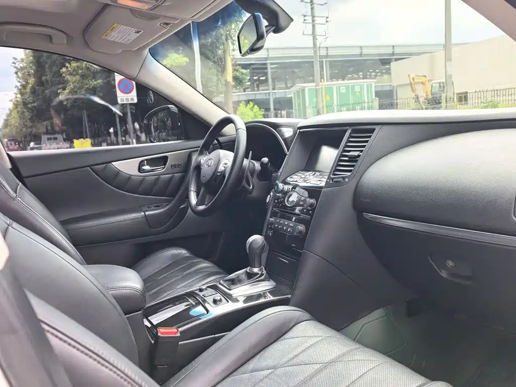 Infiniti QX70 2013 3.7L Standard Edition