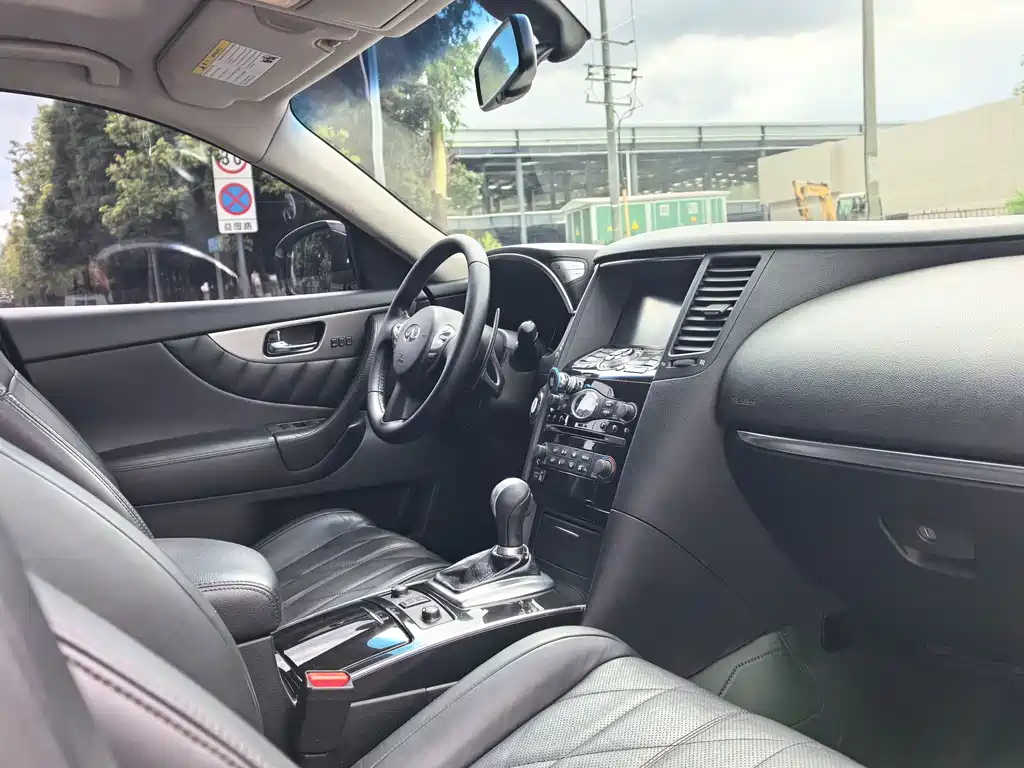Infiniti QX70 2013 3.7L Standard Edition
