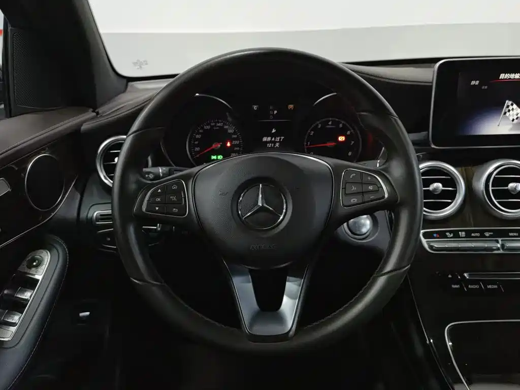 Mercedes-Benz GLC 2017 260 4MATIC Dynamic Edition