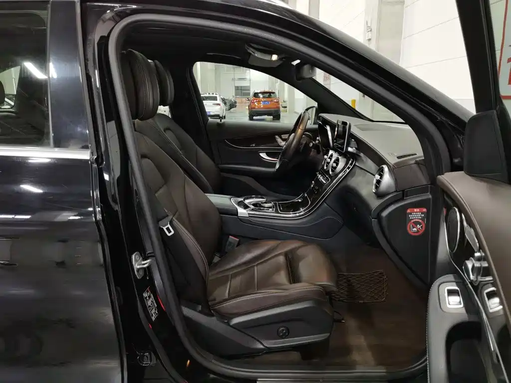 Mercedes-Benz GLC 2017 260 4MATIC Dynamic Edition