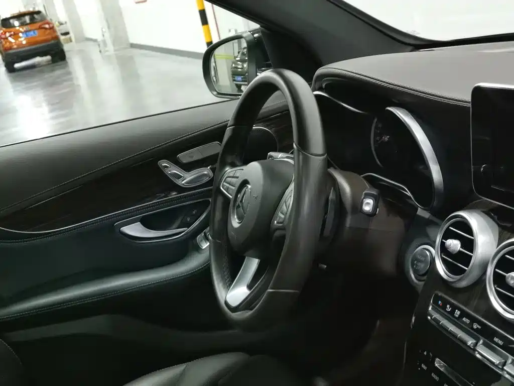 Mercedes-Benz GLC 2017 260 4MATIC Dynamic Edition