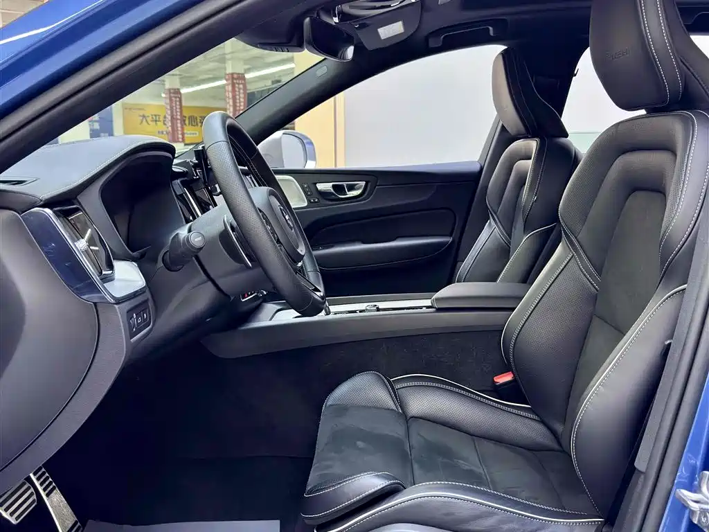 Volvo XC60 Plug-in Hybrid 2019 T8 E驱 Hybrid Smart雅 Motion Edition National V