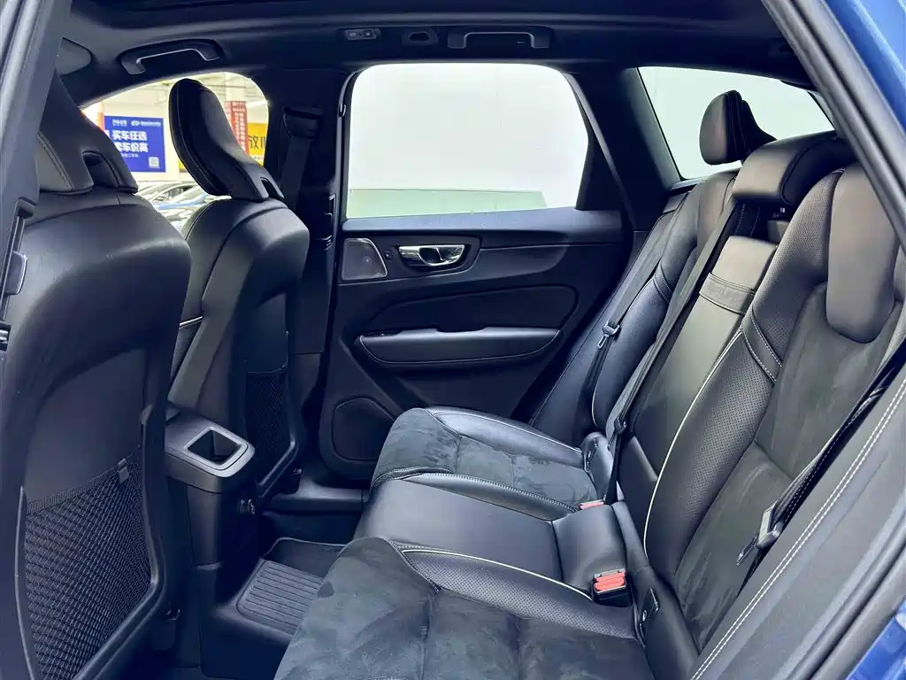 Volvo XC60 Plug-in Hybrid 2019 T8 E驱 Hybrid Smart雅 Motion Edition National V
