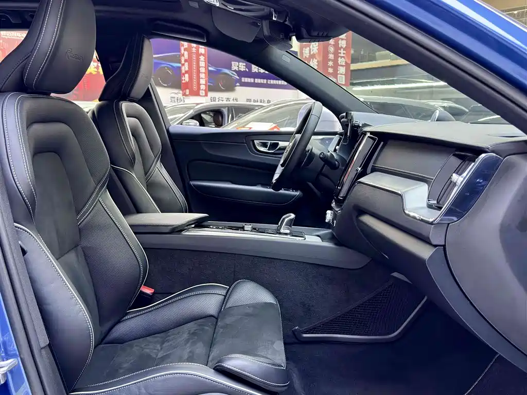 Volvo XC60 Plug-in Hybrid 2019 T8 E驱 Hybrid Smart雅 Motion Edition National V