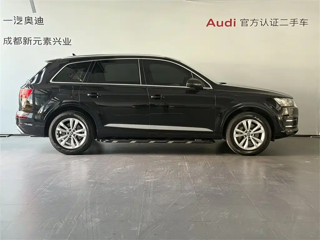 Audi Q7 2019 model 55 TFSI Tech Line