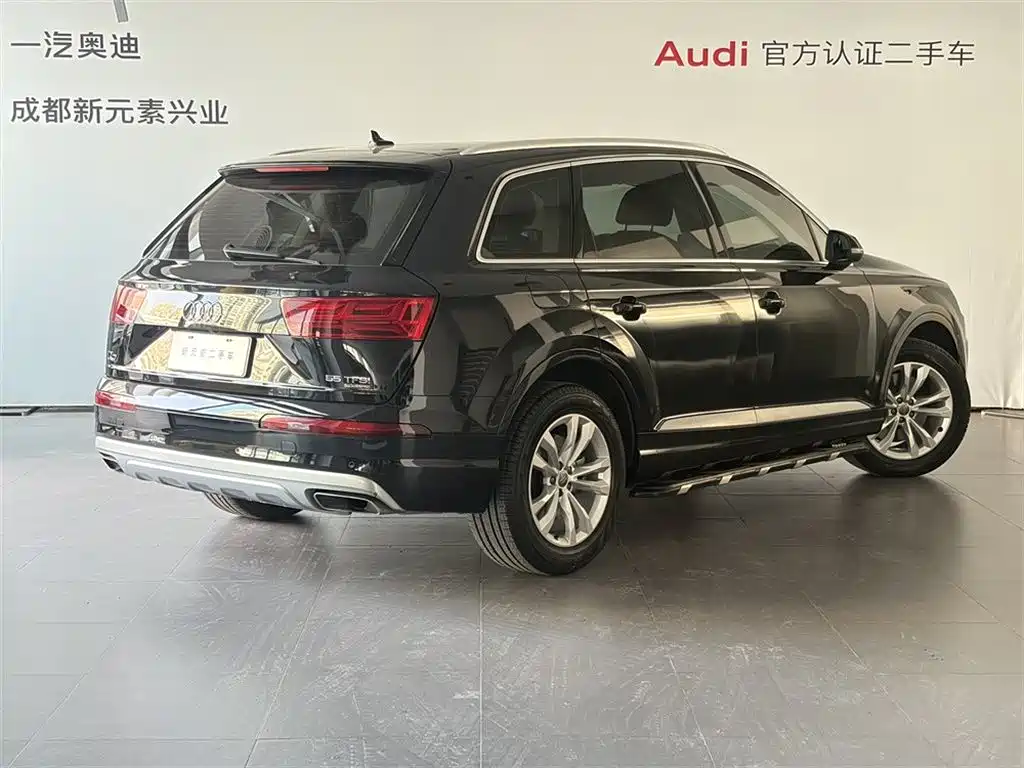 Audi Q7 2019 model 55 TFSI Tech Line