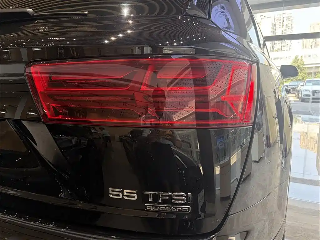 Audi Q7 2019 model 55 TFSI Tech Line