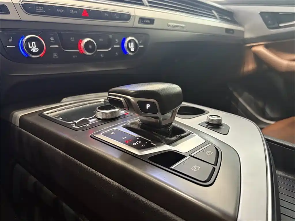 Audi Q7 2019 model 55 TFSI Tech Line