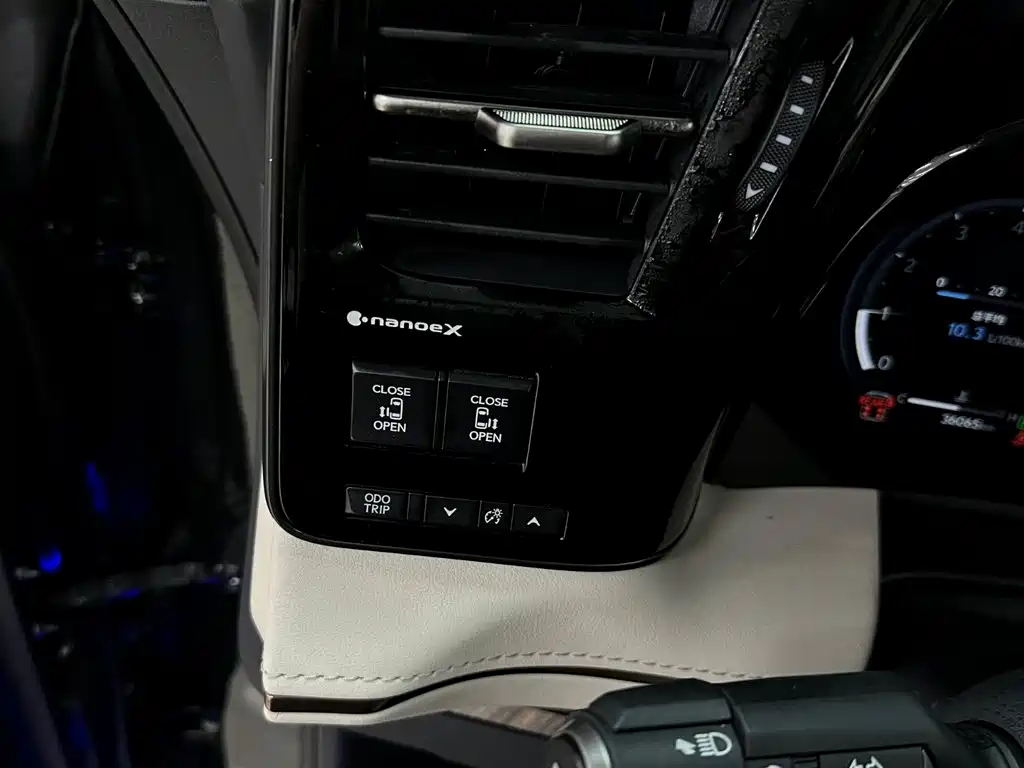 Lexus LM 2023 500h Six-Seater Grand Touring Edition