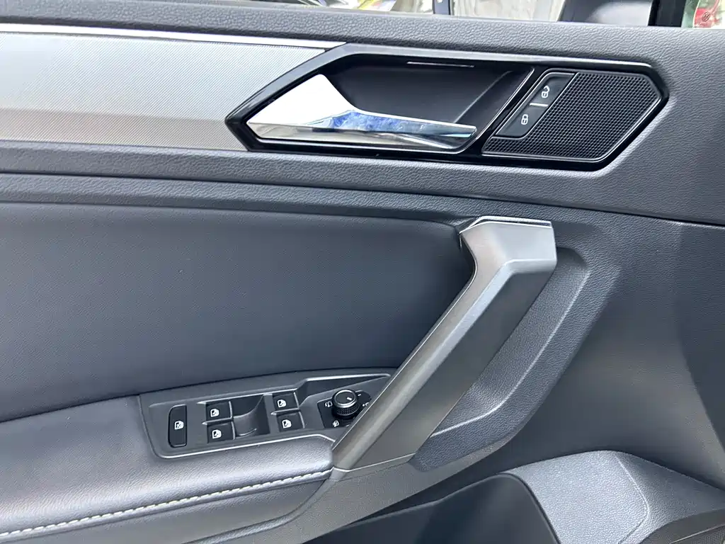 Tiguan L 2017 330 TSI Automatic Two-Wheel Drive Luxury Edition