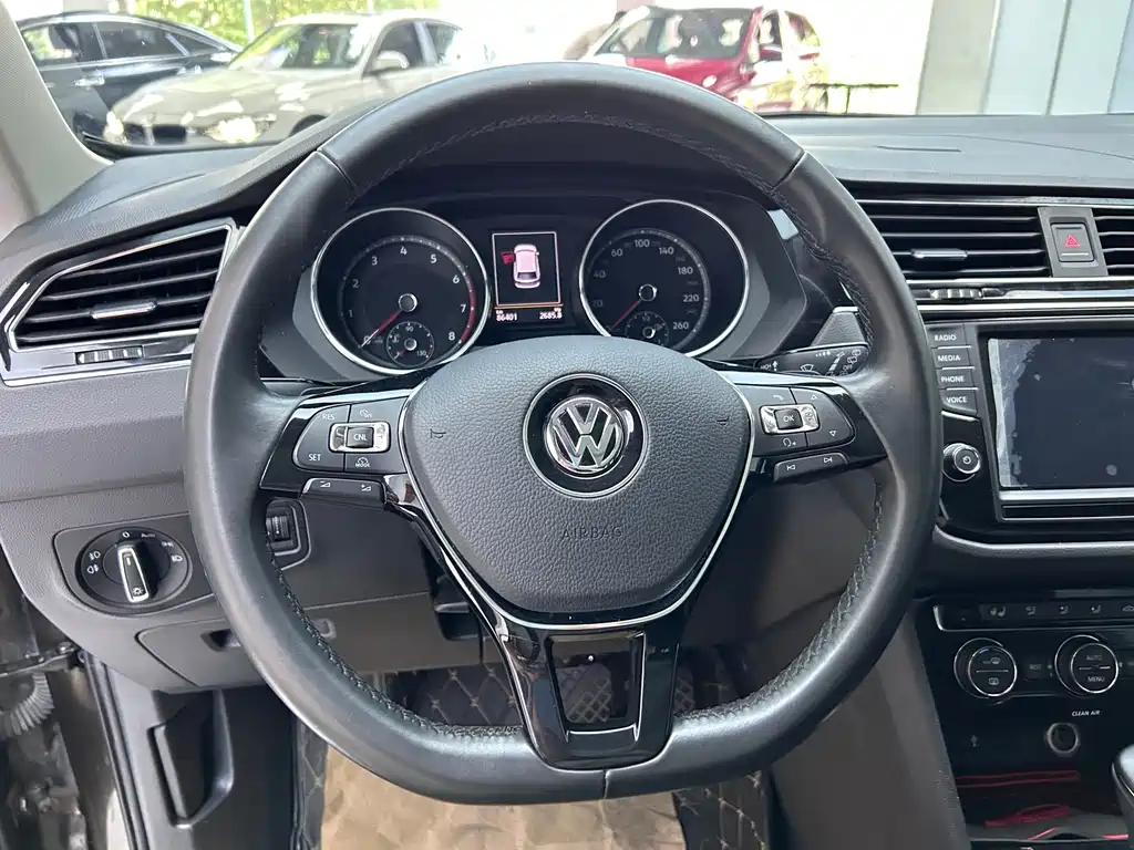 Tiguan L 2017 330 TSI Automatic Two-Wheel Drive Luxury Edition