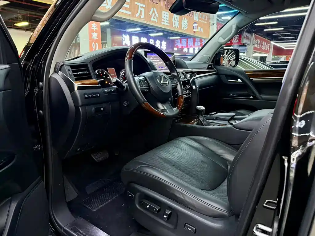 Lexus LX 2016 570 Dynamic Luxury Edition