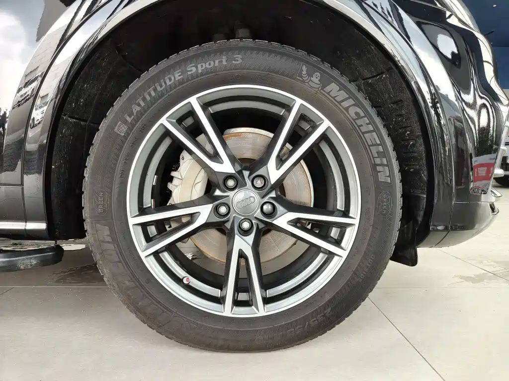 Audi Q5L 2018 40 TFSI Rongxiang Fashion Edition National V