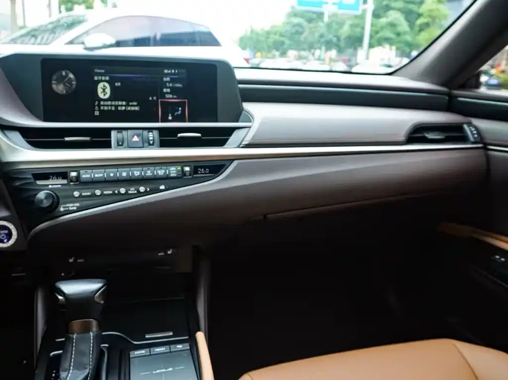 Lexus ES 2020 300h Excellence Edition