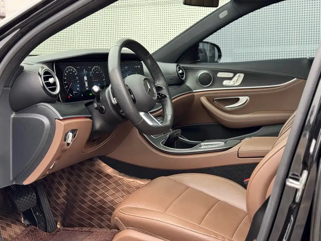 Mercedes-Benz E 350 e L Plug-in Hybrid Sports Sedan 2023