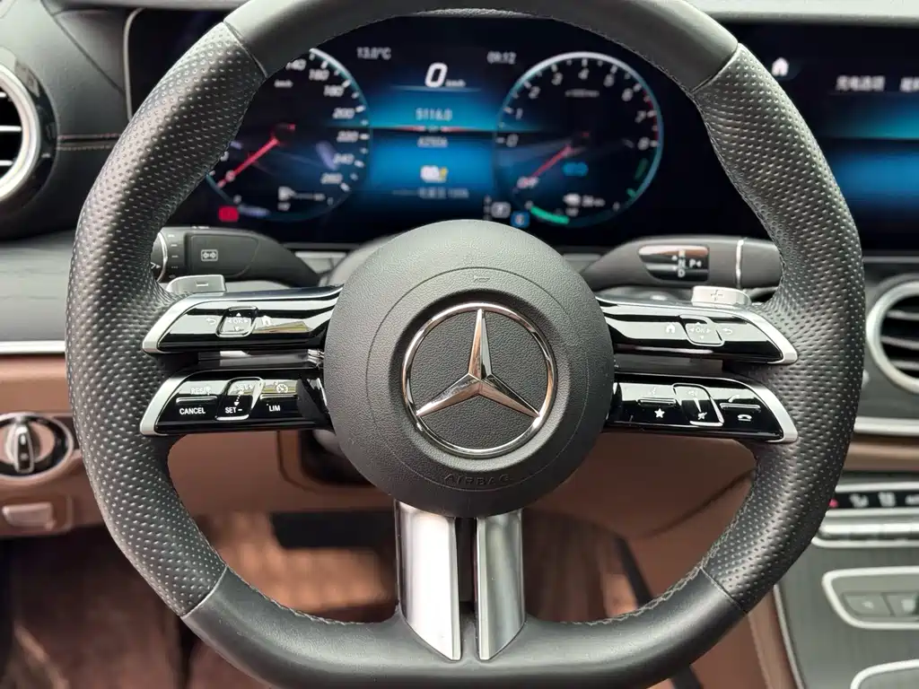Mercedes-Benz E 350 e L Plug-in Hybrid Sports Sedan 2023