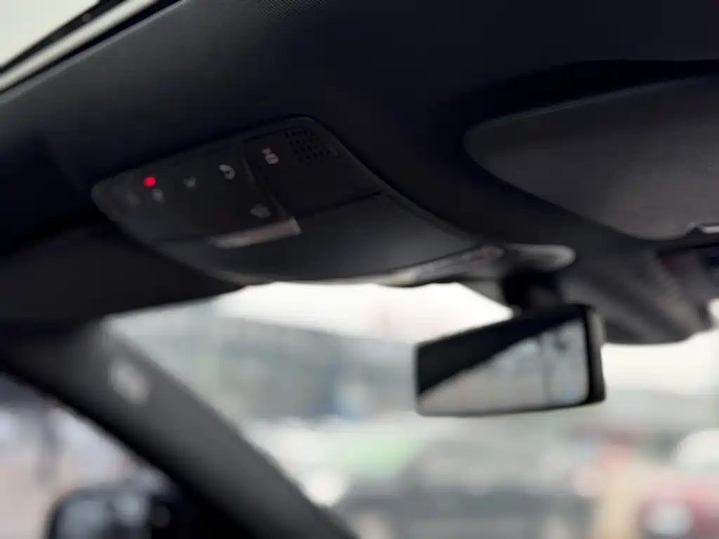 Mercedes-Benz E 350 e L Plug-in Hybrid Sports Sedan 2023
