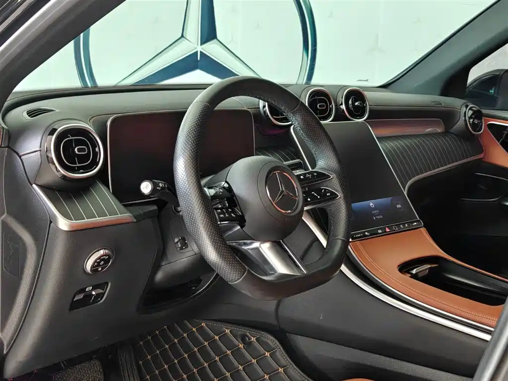 Mercedes-Benz GLC 2023 260 L 4MATIC Luxury 5-door